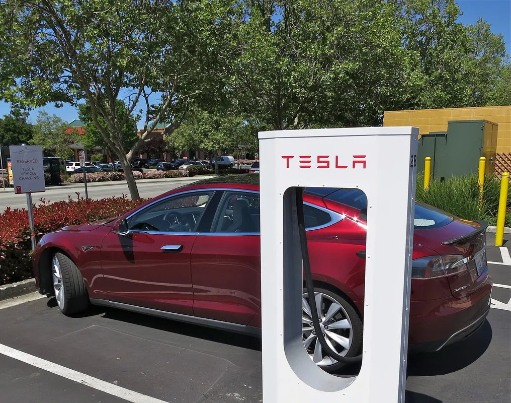 Tesla Model S charging at Gilroy, California, DC rapid-charging station (Supercharger Network)